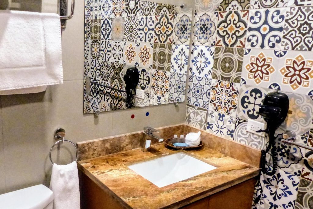 Hospedaje, Habitación doble con balcón, Hotel Hacienda Bugambilias, La Paz, B.C.S.