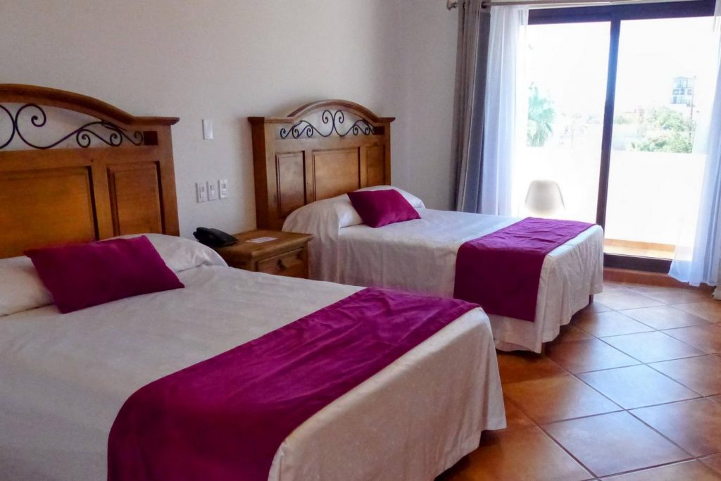 Hospedaje, Habitación doble con balcón, Hotel Hacienda Bugambilias, La Paz, B.C.S.