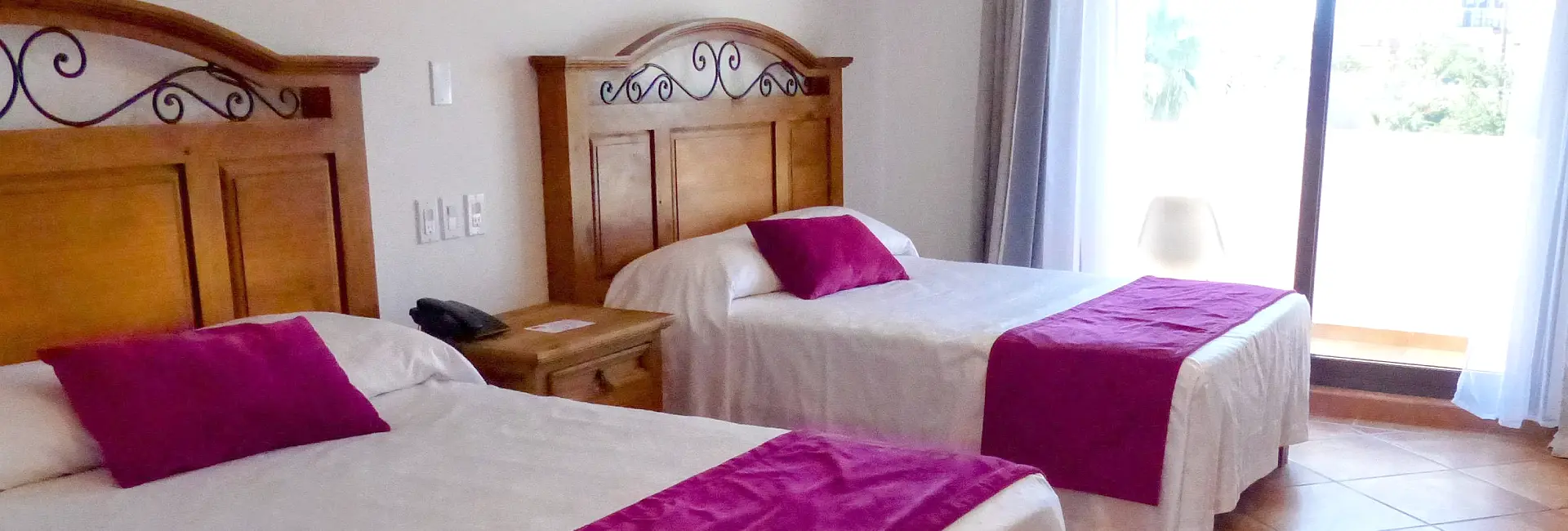 Hospedaje, Habitación doble con balcón, Hotel Hacienda Bugambilias, La Paz, B.C.S.